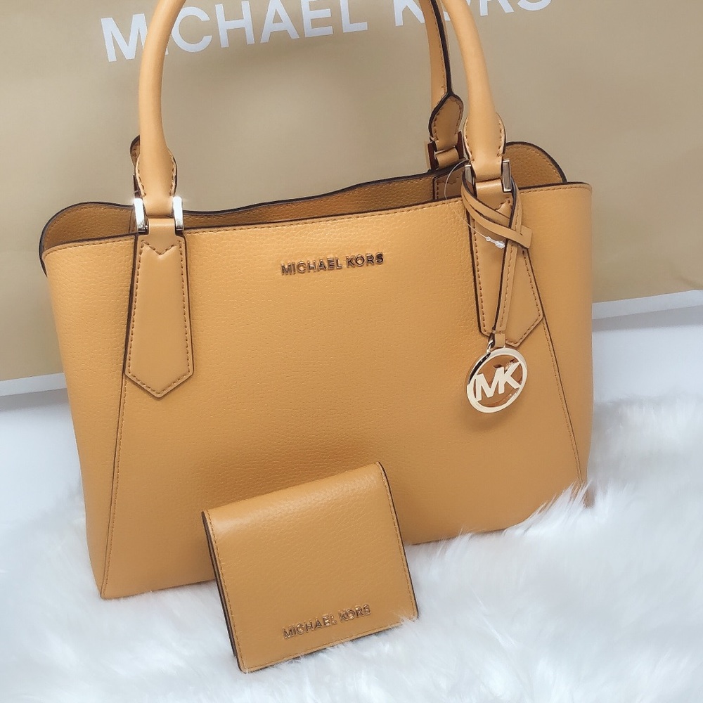 Michael kors LG Satchel & wallet bundle set